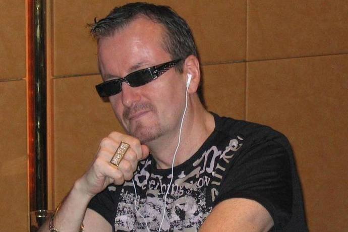 Дэйв «Devilfish» Уллиот борется с раком