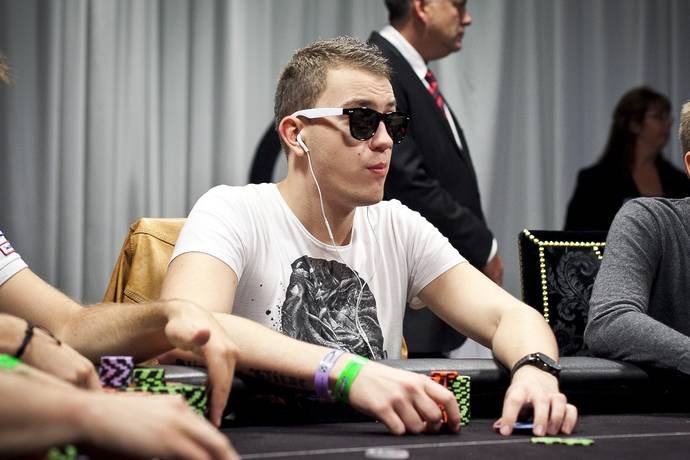 Интервью с лучшим онлайн турнирным игроком СНГ Романом Романовским