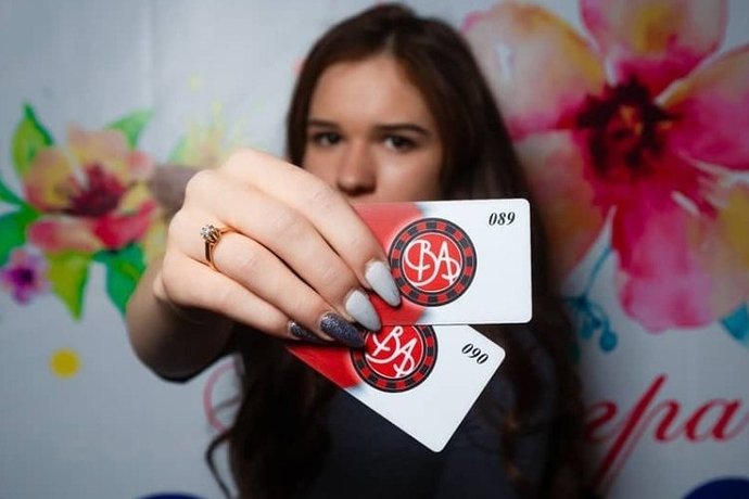 300,000 каждую пятницу в Покер клубе “Asia”