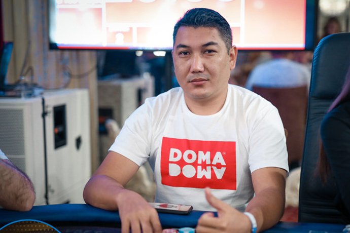 Казахстанец Руслан Жоламанов вышел в финальный день Главного турнира в Минске