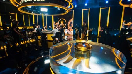 Казахстанец в финальном дне Тriton Poker. Прямая трансляция