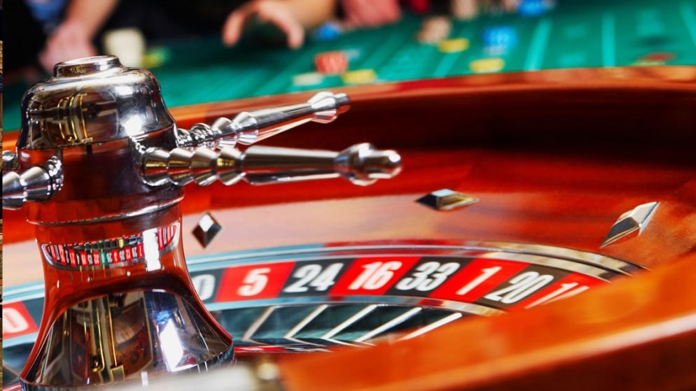 Министерство обороны уволило 11 военных за игры в казино