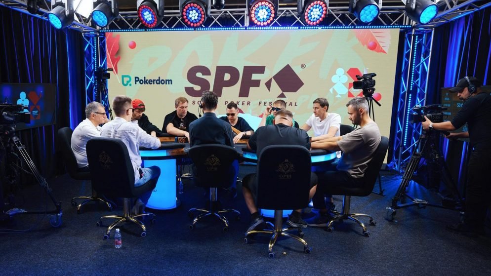 Казахстанец на финалке Main Event SPF Осень (18,5К у.е.)